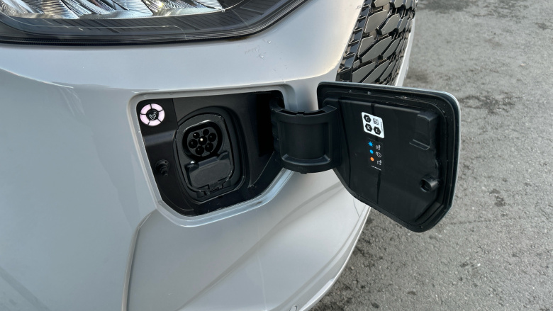 Ford Transit Custom E-320 L1 Rwd 100kW 65kWh H1 Van Limited Auto